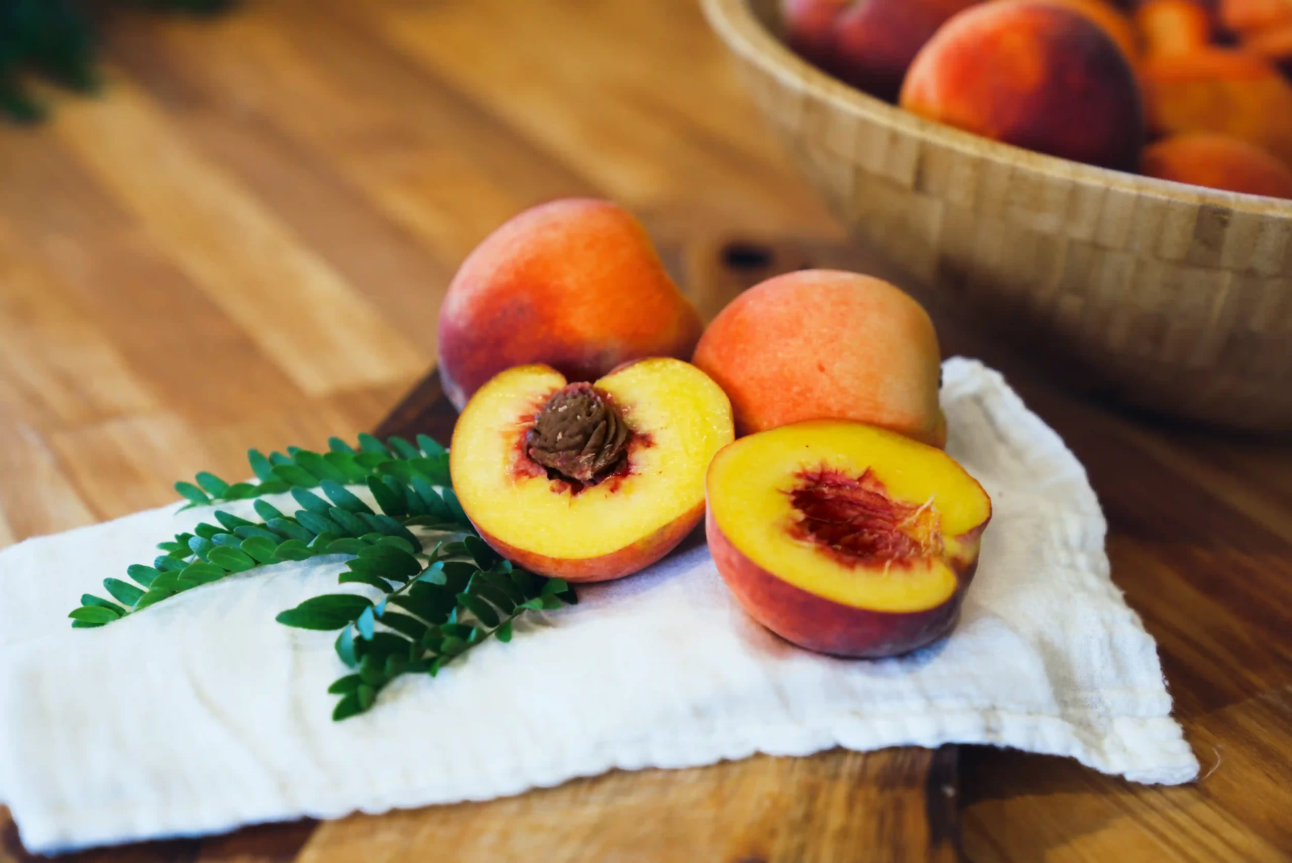 Sliced Peaches with Greenery Sliced Peaches with Greenery scaled
